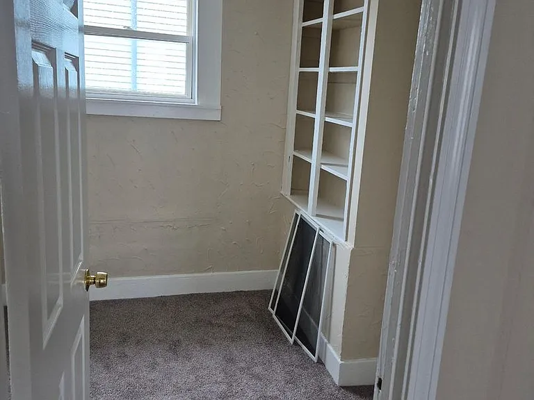 371 Manchester St — Photo 4
