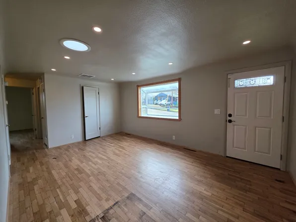 2275 Arthur Ct, Eugene, OR 97405