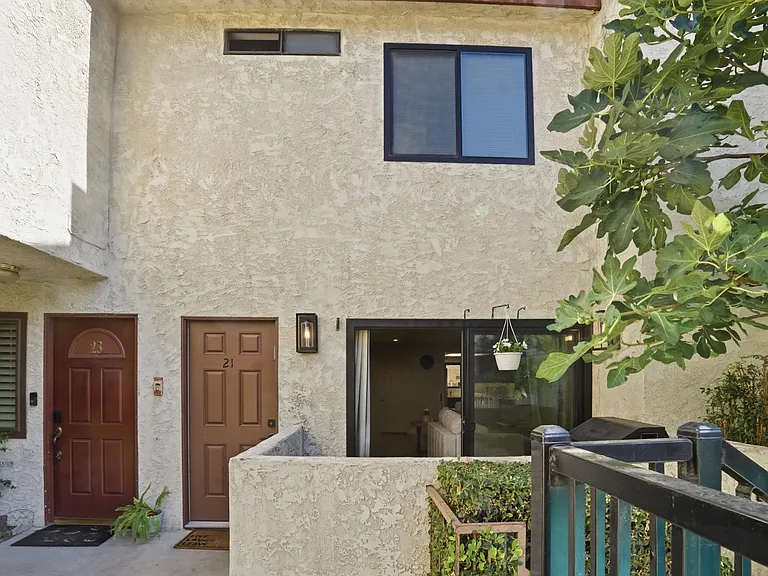 9960 Owensmouth Ave #21 — Photo 26