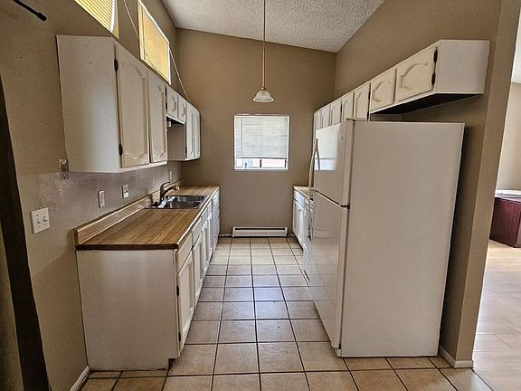 4th image of 941 E 23rd St APT 2