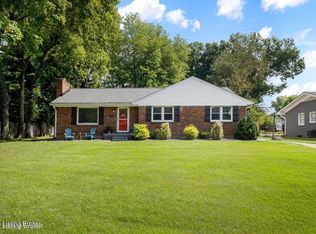 1905 Hoke Rd, Hurstbourne Acres, KY 40220