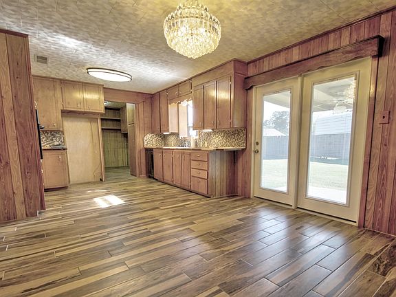 4th image of 100 Glenwood Cir