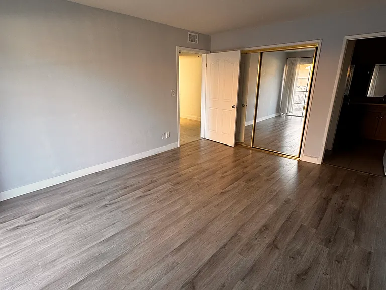 415 W Lexington Dr #2 — Photo 14