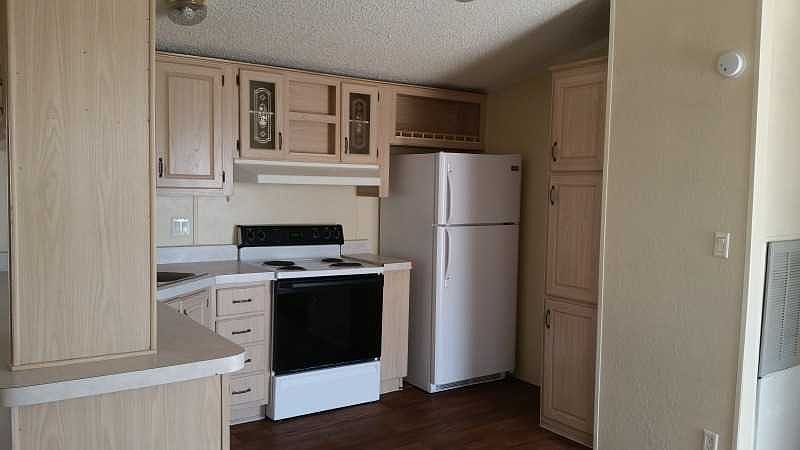 2nd image of 805 W Kachina Trl
