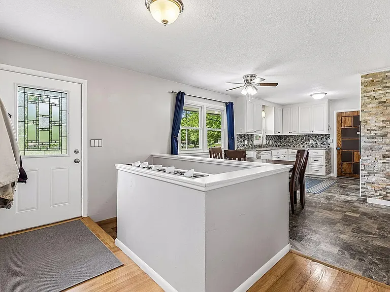 1064 Hackmann Cir NE — Photo 2