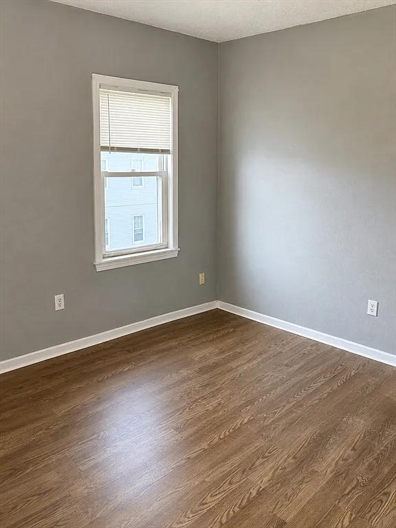 3 bed, 1.0 bath, 956 sqft, $1,800 — Photo 2