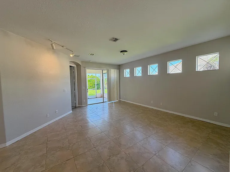 434 N Tangerine Sq SW — Photo 3