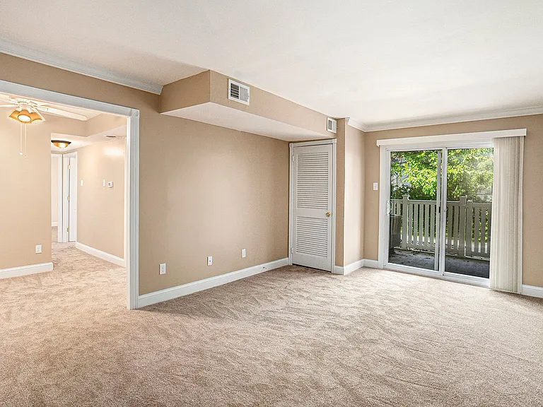 Maple Court Apartments — Photo 4