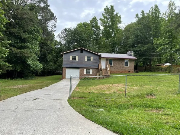 165 Sage Hill Dr, Carrollton, GA 30116