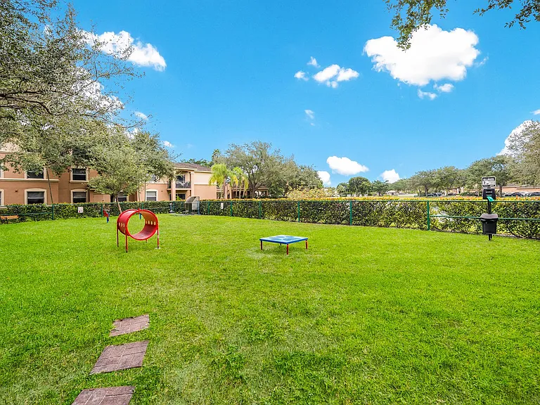 Pembroke Pines Landings Apartments — Photo 42