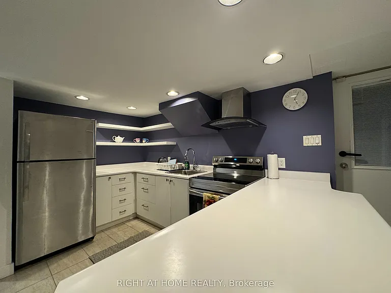 1196 Avenue Rd #LOWER — Photo 7