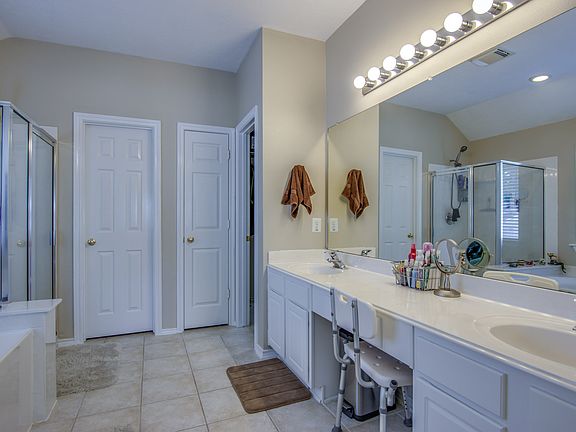 2nd image of 150 W Russet Grove Cir
