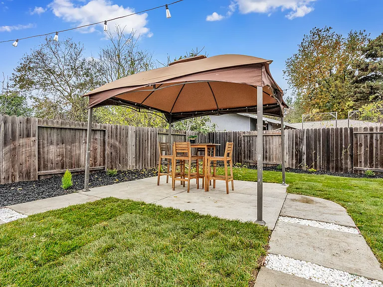 1619 Monarch Ln — Photo 32