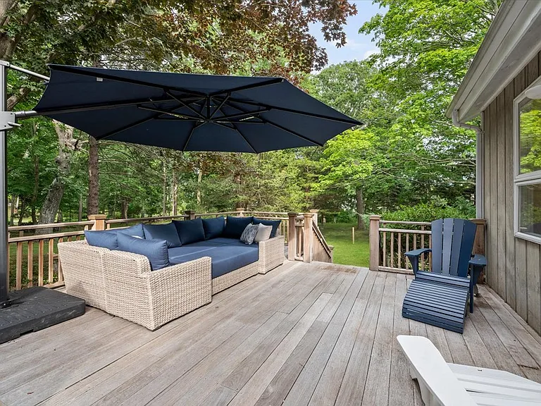 19 Peconic Ave — Photo 31