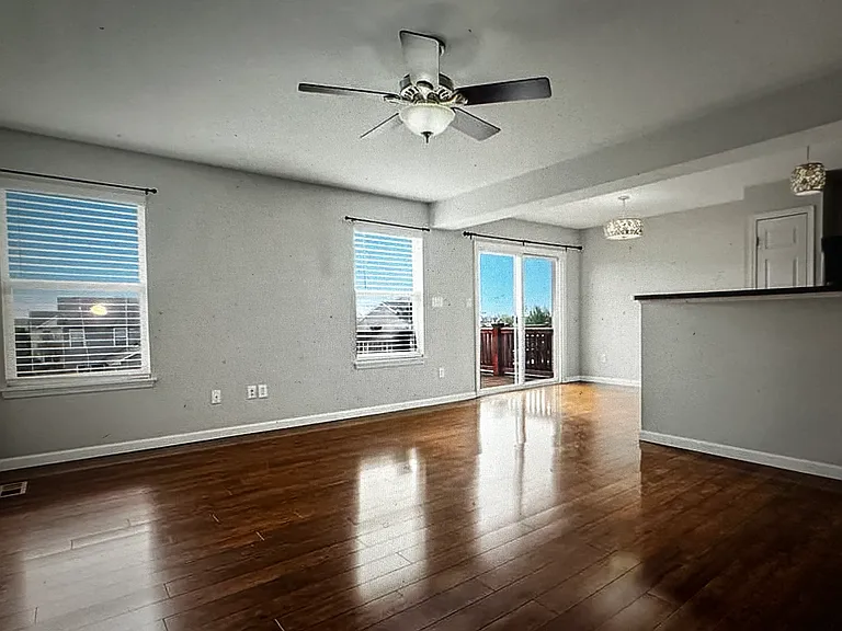 638 Country Village Dr — Photo 7