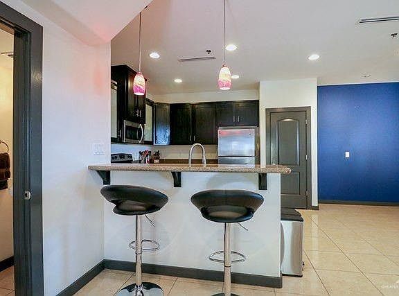 5th image of 1304 E Camellia Ave