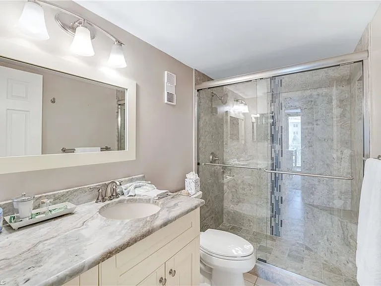 260 Seaview Ct #407 — Photo 15