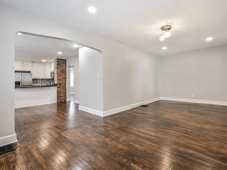 957 E Yoke St — Photo 11