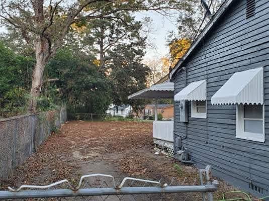 3rd image of 384 Ferris St #384