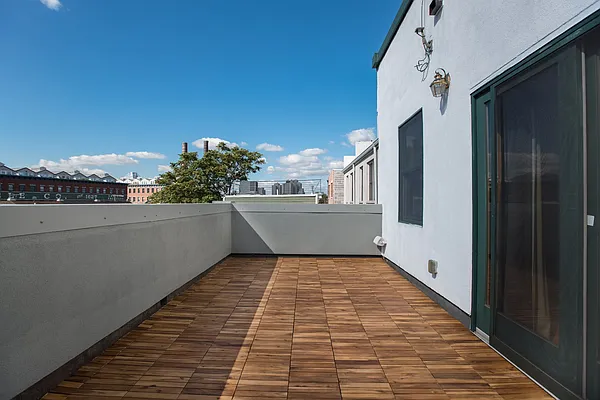 Sold by Nestseekers | media 1