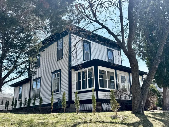411 8th St, Red Wing, MN 55066