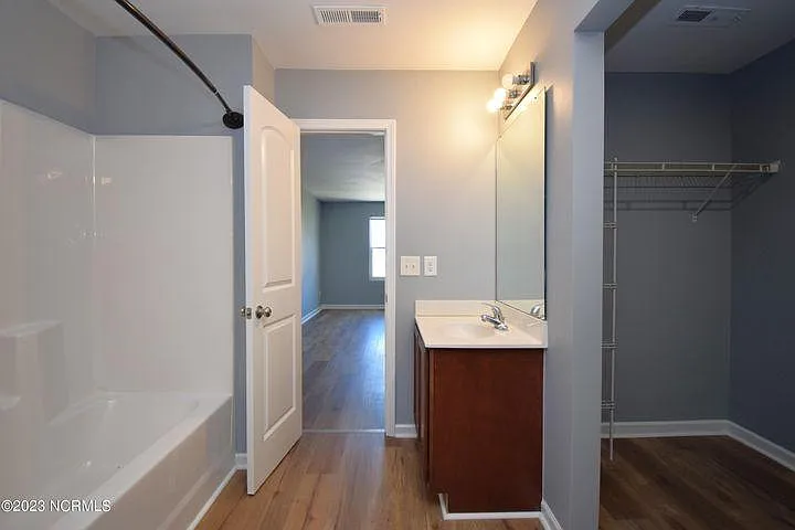 2302 Decorah Ct — Photo 7