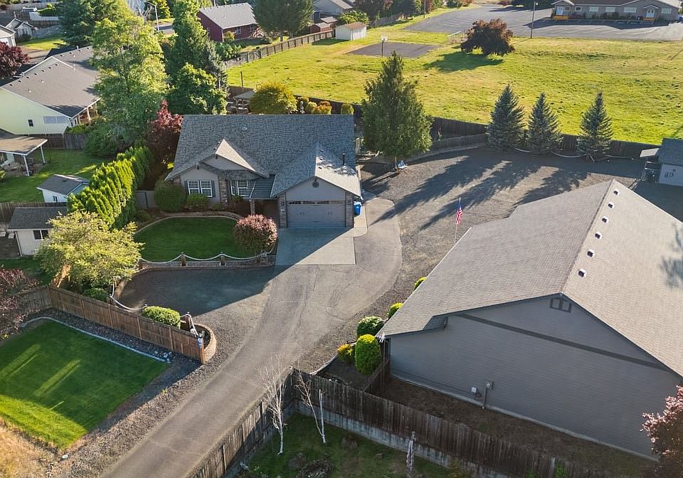 1st image of 237 Cambridge Dr