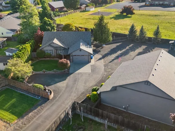 237 Cambridge Dr, Sutherlin, OR 97479