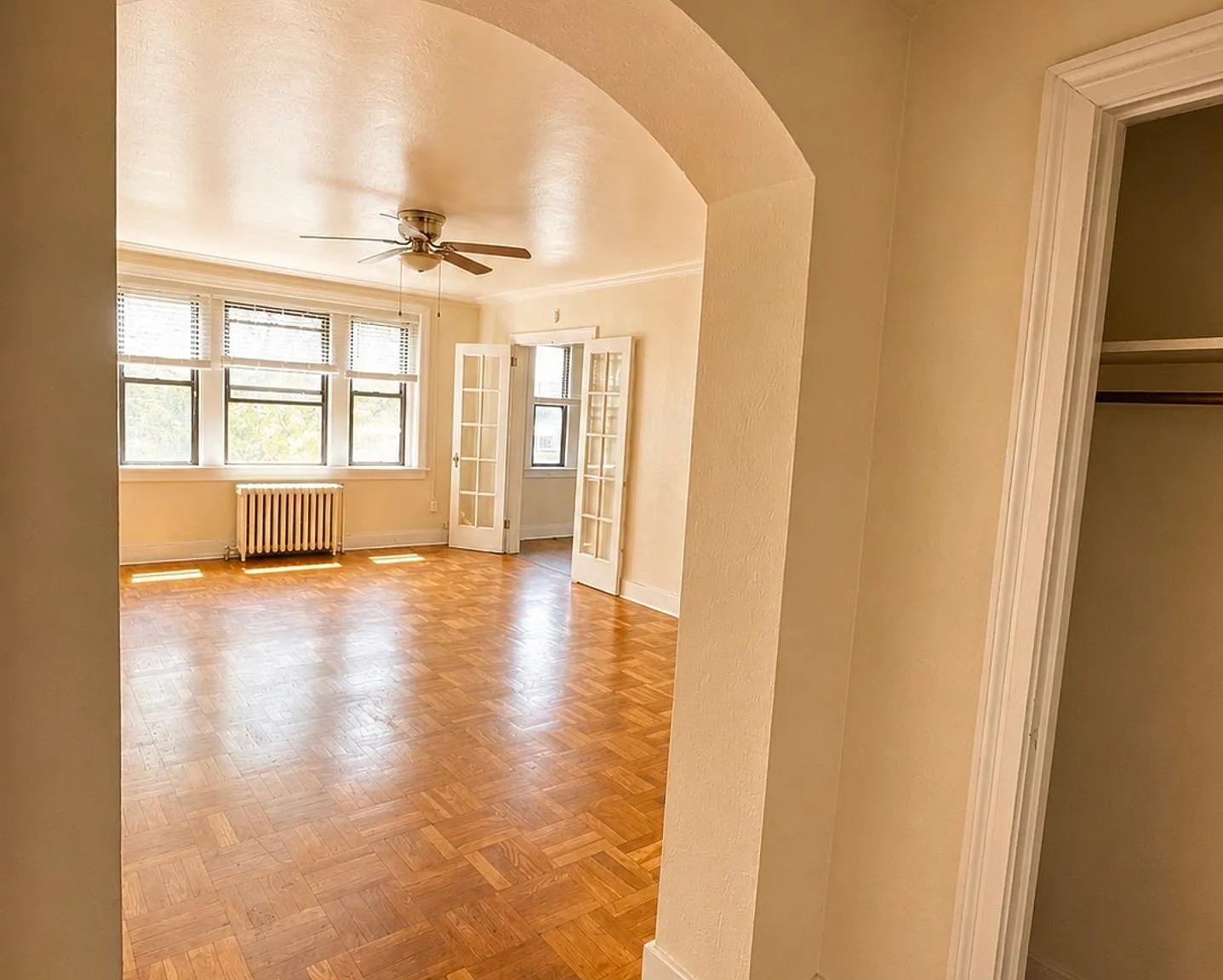 Phillips Avenue Apartments — Photo 2