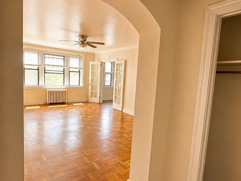 5623 Phillips Ave — Photo 2