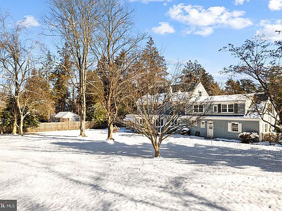 4th image of 2005 Makefield Rd