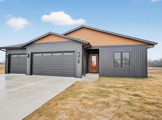 555 Lake Breeze LANE, Random Lake, WI 53075