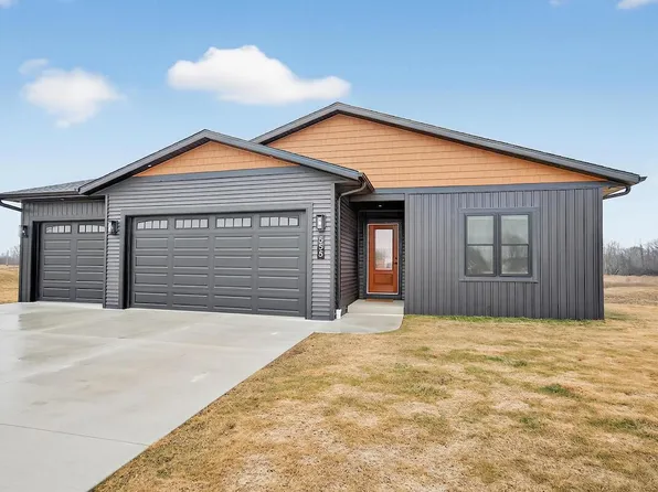 555 Lake Breeze LANE, Random Lake, WI 53075