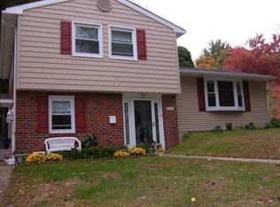 636 Charette Rd, Philadelphia, PA 19115