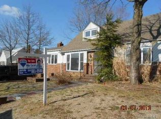 820 Adele St, Franklin Square, NY 11010