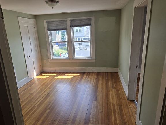 3rd image of 136 Oakdale Ave Floor 1