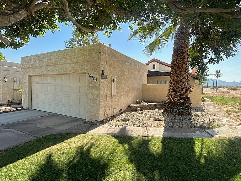 10485 S Del Valle Dr — Photo 1