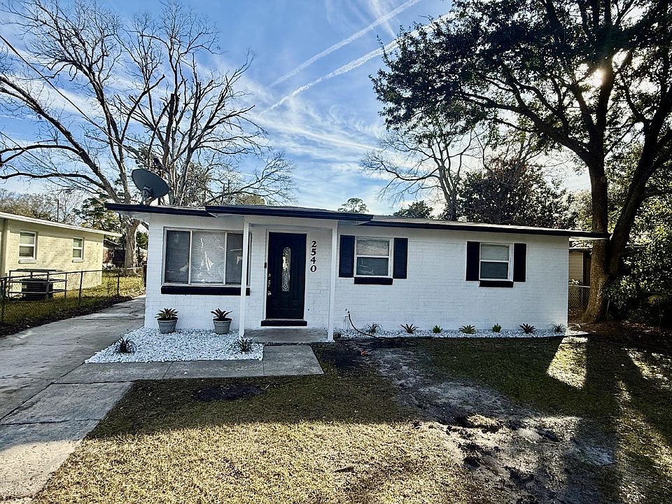 1st image of 2540 W 25th St