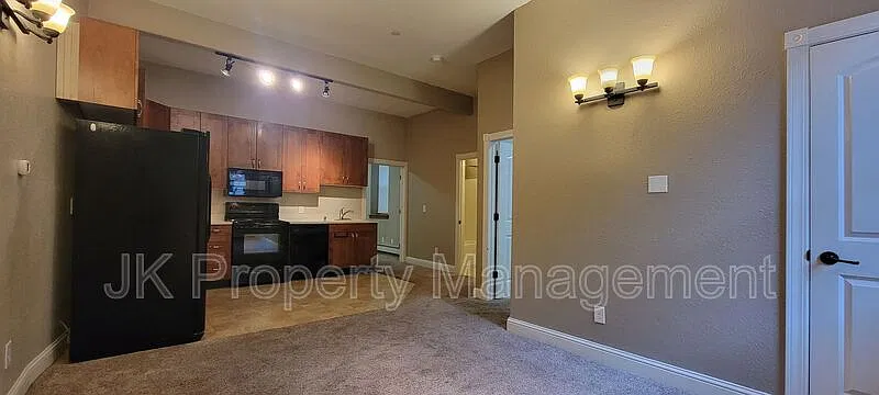 2 bed, 1.0 bath, 800 sqft, $1,200 — Photo 3
