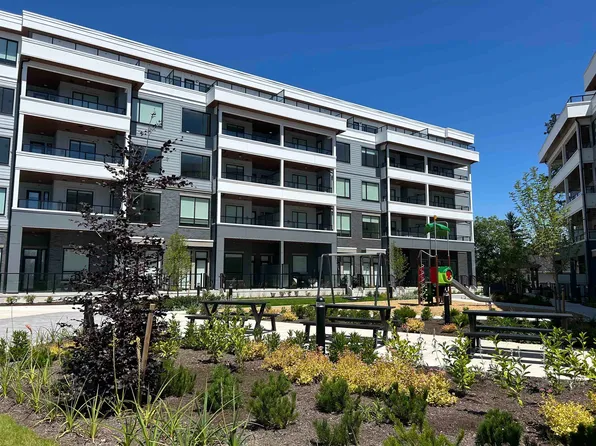 6270 Gooseberry Dr #305, Surrey, BC V3S 0C8