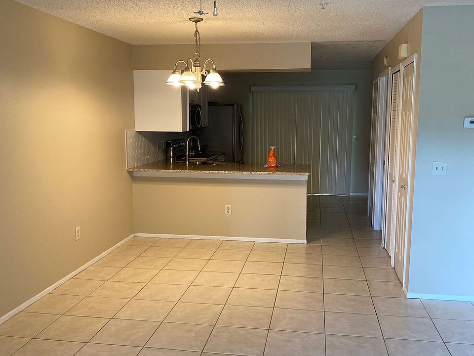 1st image of 117 Reserve Cir