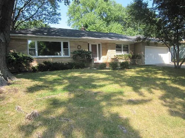 638 Odell St photo 1