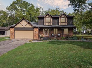 9204 Chesterfield Dr, Swartz Creek, MI 48473