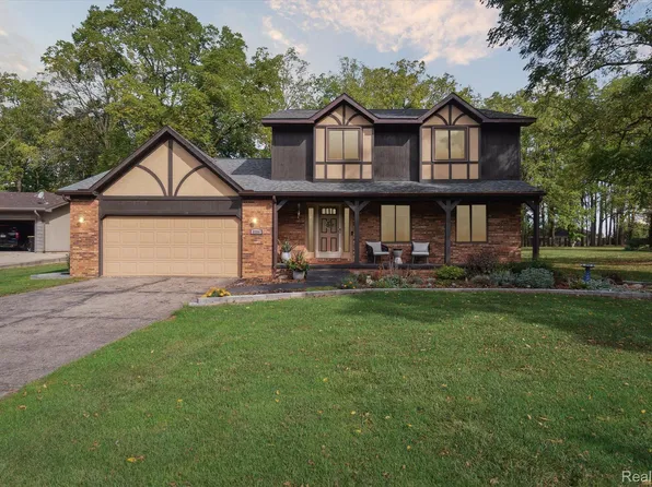 9204 Chesterfield Dr, Swartz Creek, MI 48473