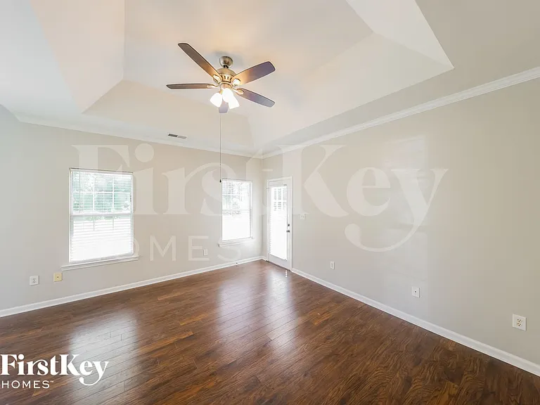 925 Jackson Cir — Photo 9