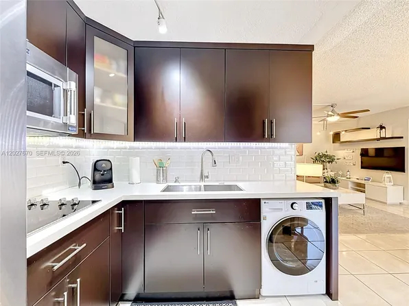 9350 Fontainebleau Blvd APT 101, Miami, FL 33172