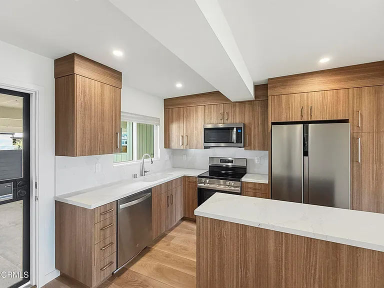 61B Redwood Ave — Photo 17