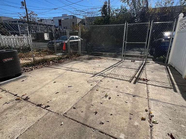 1610 W Diamond St — Photo 26