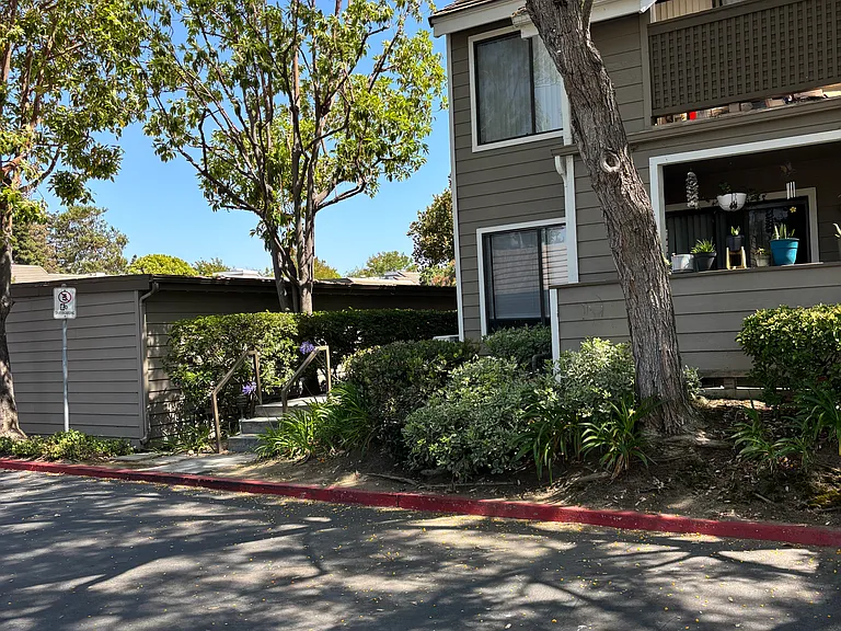 1095 Shadowridge Dr — Photo 1