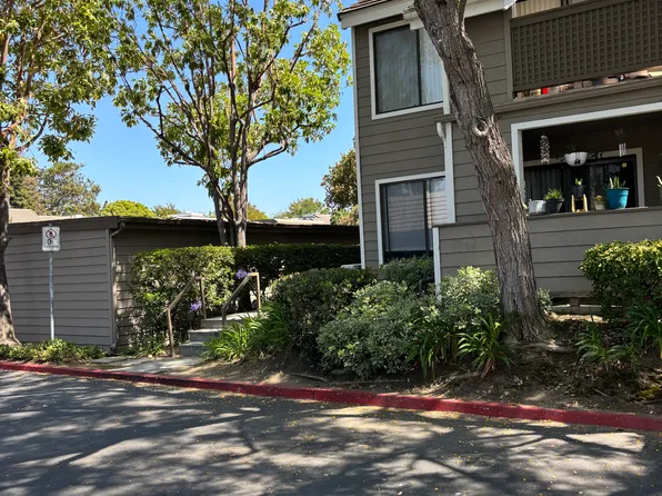 1095 Shadowridge Dr, Vista, CA 92081